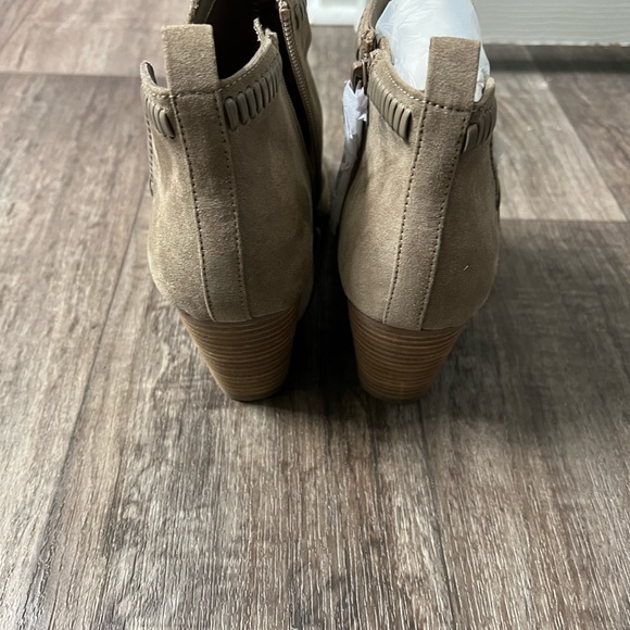 Brand NEW!!! NWT Dolce Vita DV8 taupe bootie. - Picture 4 of 6
